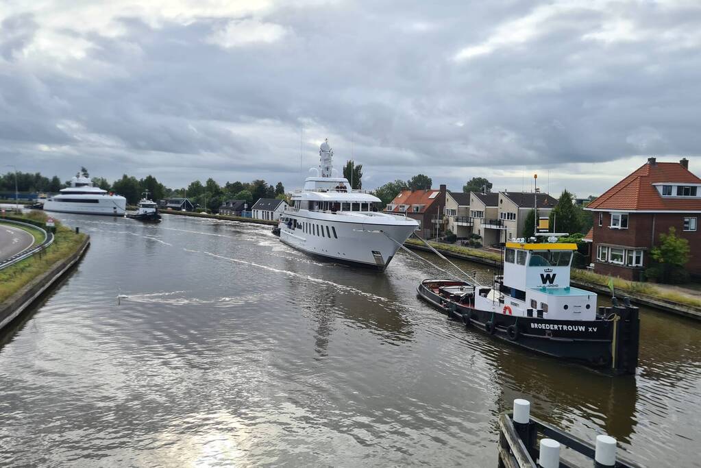 Jachtschepen Kaaimaneiland trekken veel bekijks
