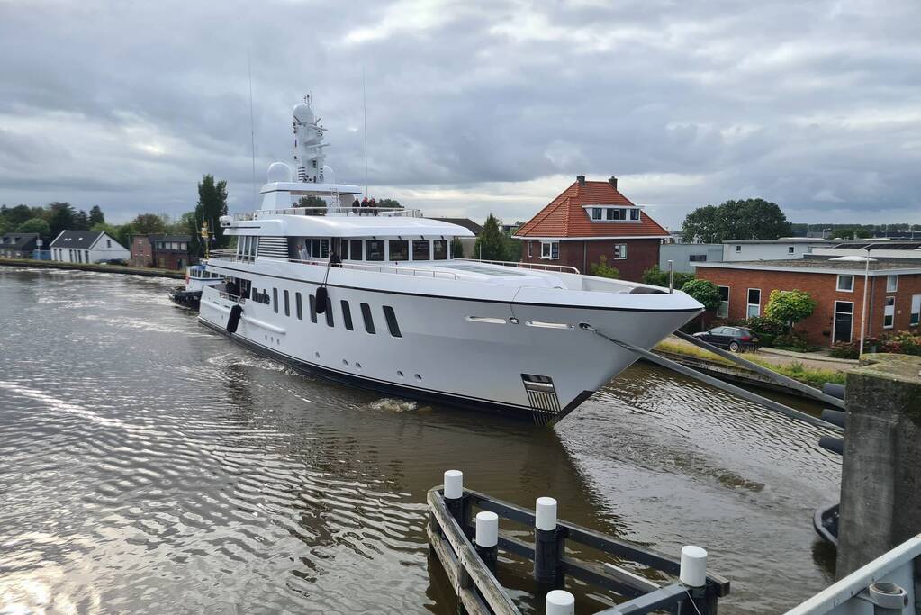 Jachtschepen Kaaimaneiland trekken veel bekijks