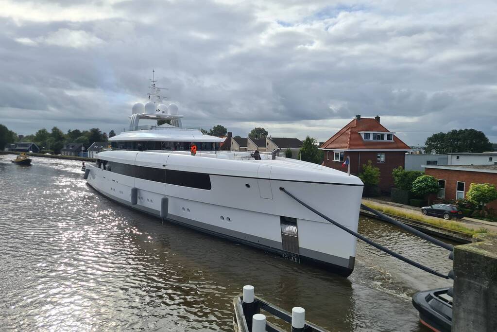 Jachtschepen Kaaimaneiland trekken veel bekijks