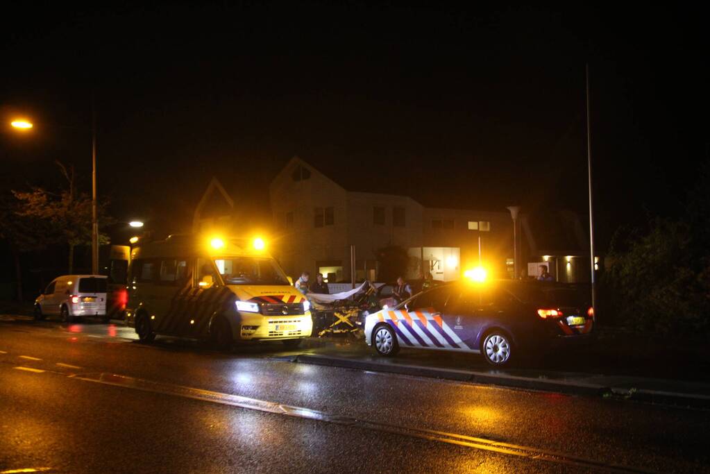 Personenauto in botsing met bromfietser