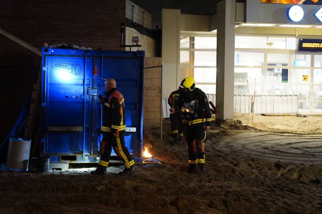 Brand naast bouwcontainer