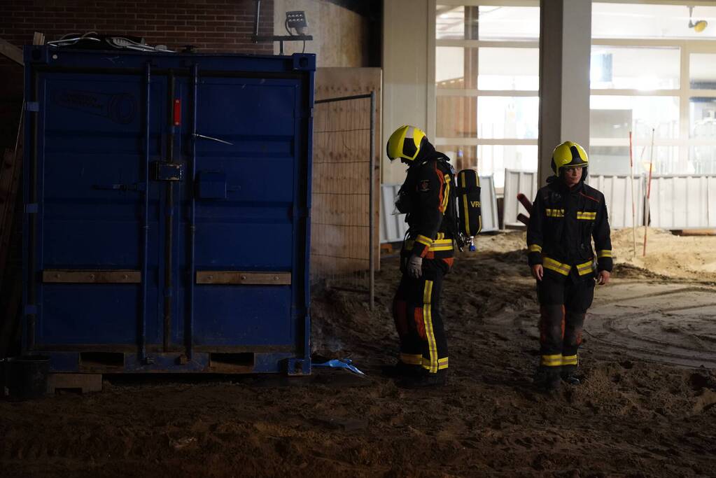 Brand naast bouwcontainer