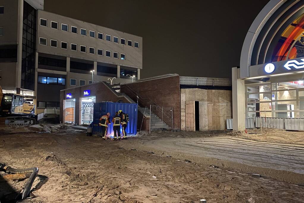 Brand naast bouwcontainer