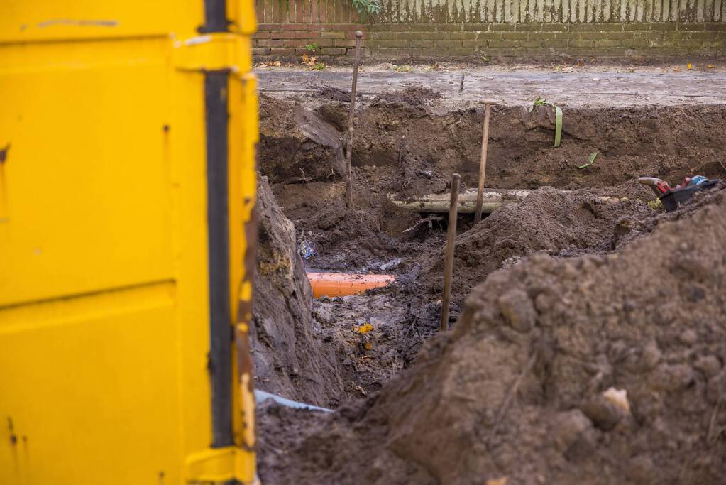Waterleiding geraakt bij graafwerkzaamheden