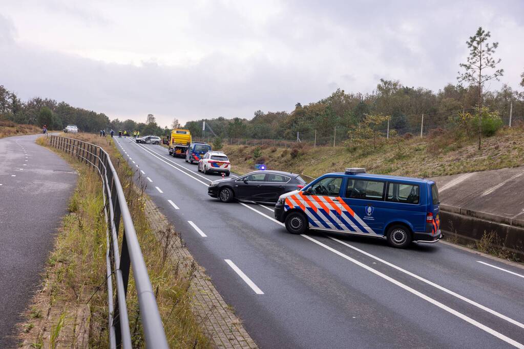 Provincialeweg afgesloten na flink verkeersongeval