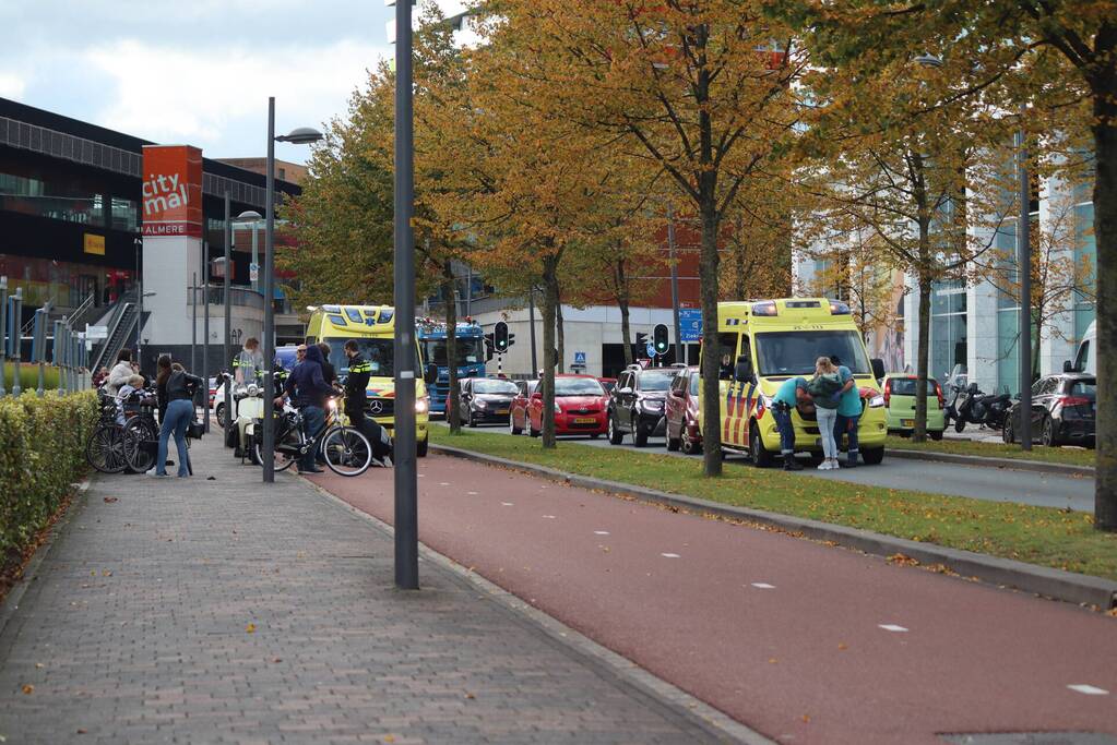 Scooterrijder gewond bij botsing met fietser