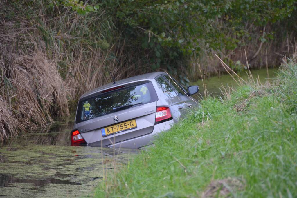 Automobilist verliest macht over het stuur en belandt in sloot