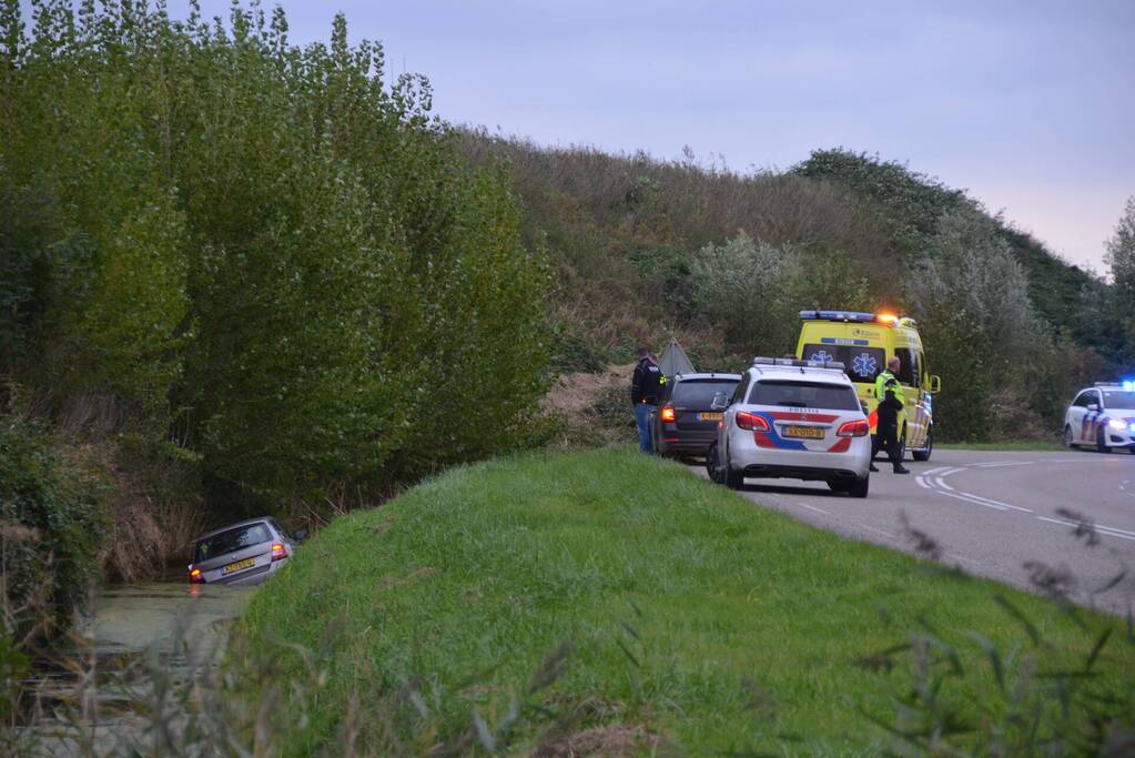 Automobilist verliest macht over het stuur en belandt in sloot