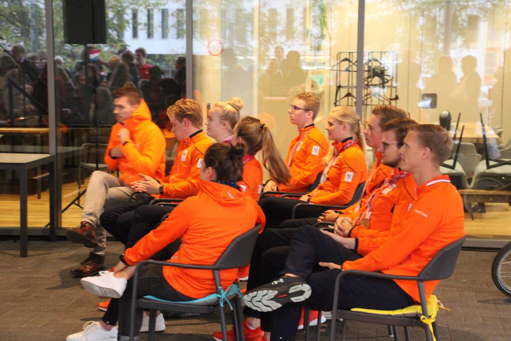 Paralympisch zwemteam gehuldigd