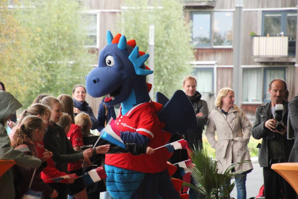 Paralympisch zwemteam gehuldigd