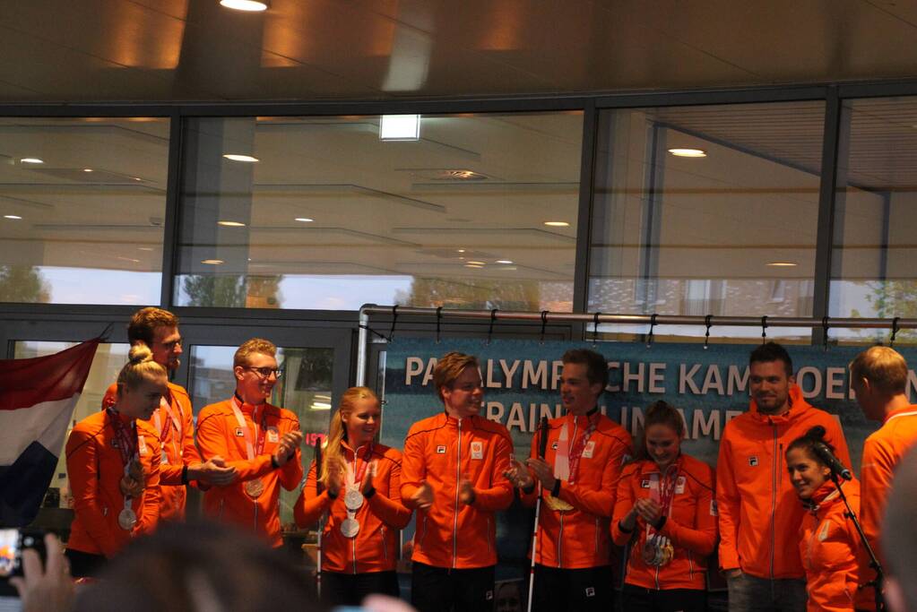 Paralympisch zwemteam gehuldigd