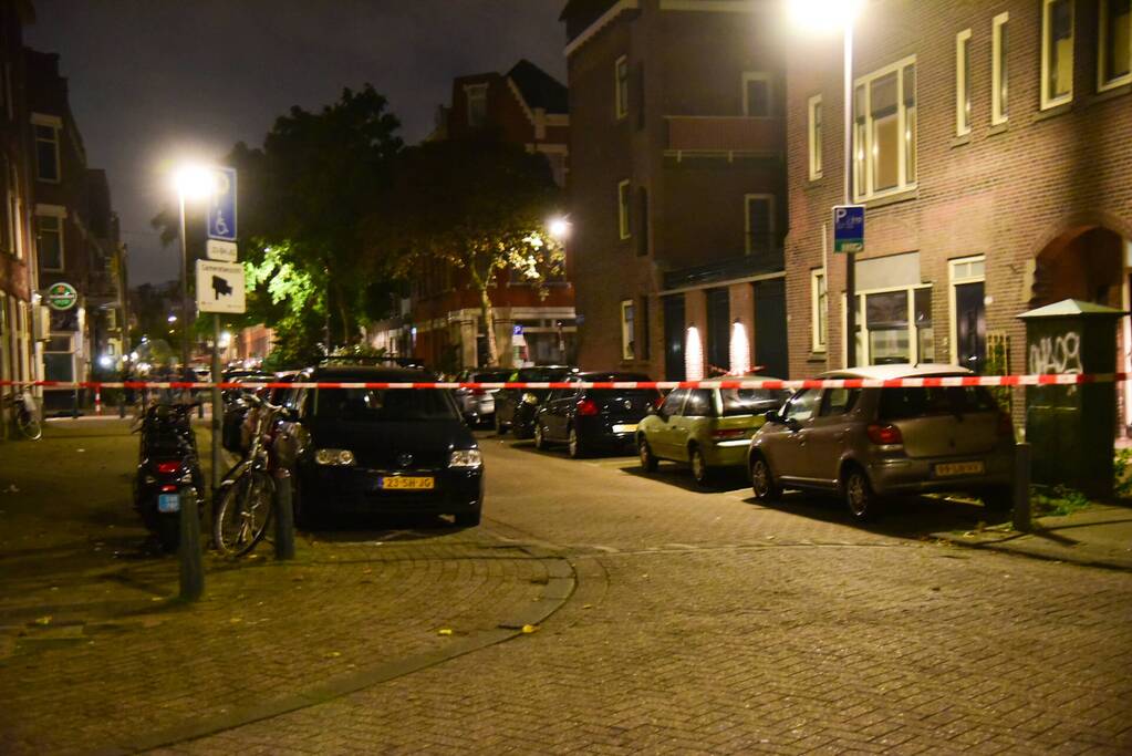 Man in auto neergeschoten