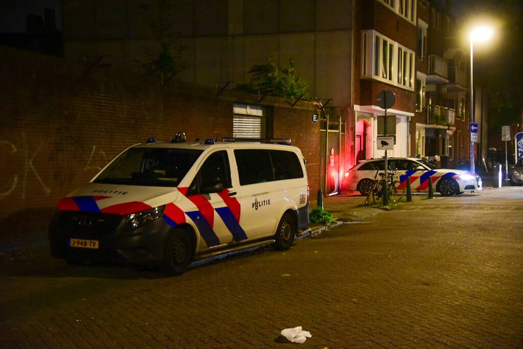 Man in auto neergeschoten