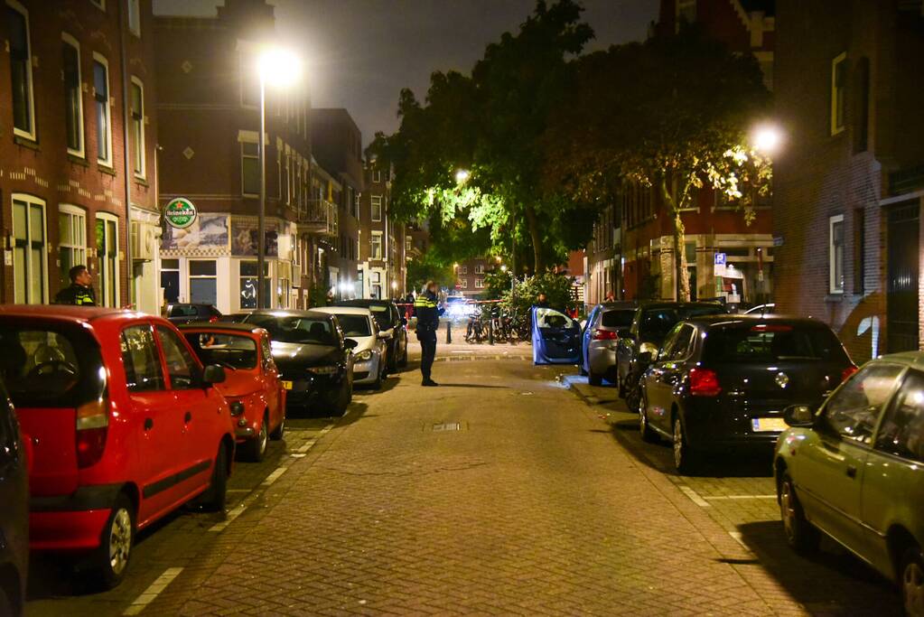 Man in auto neergeschoten