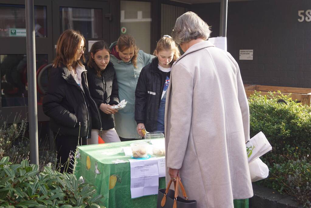 Leerlingen halen geld op voor Stichting Dierenzorg Eemland