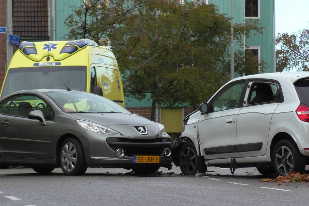 Flinke schade bij botsing op kruising