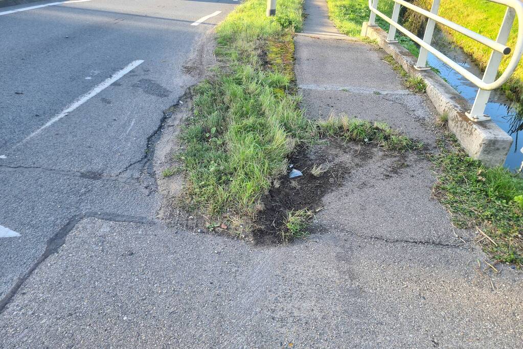 Botsing tussen bestelbus en personenwagen