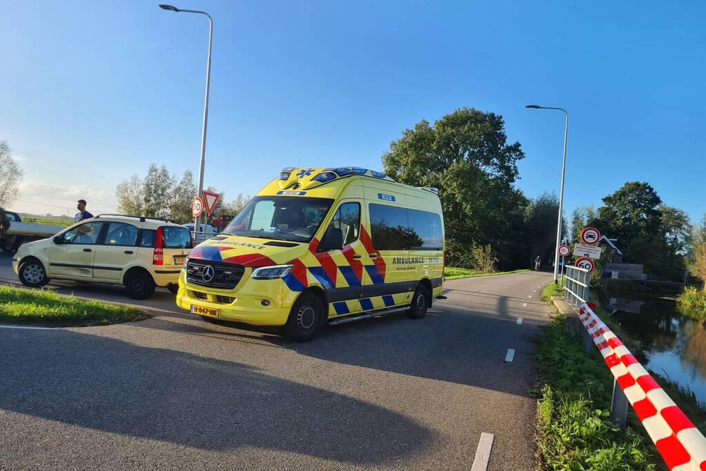 Botsing tussen bestelbus en personenwagen