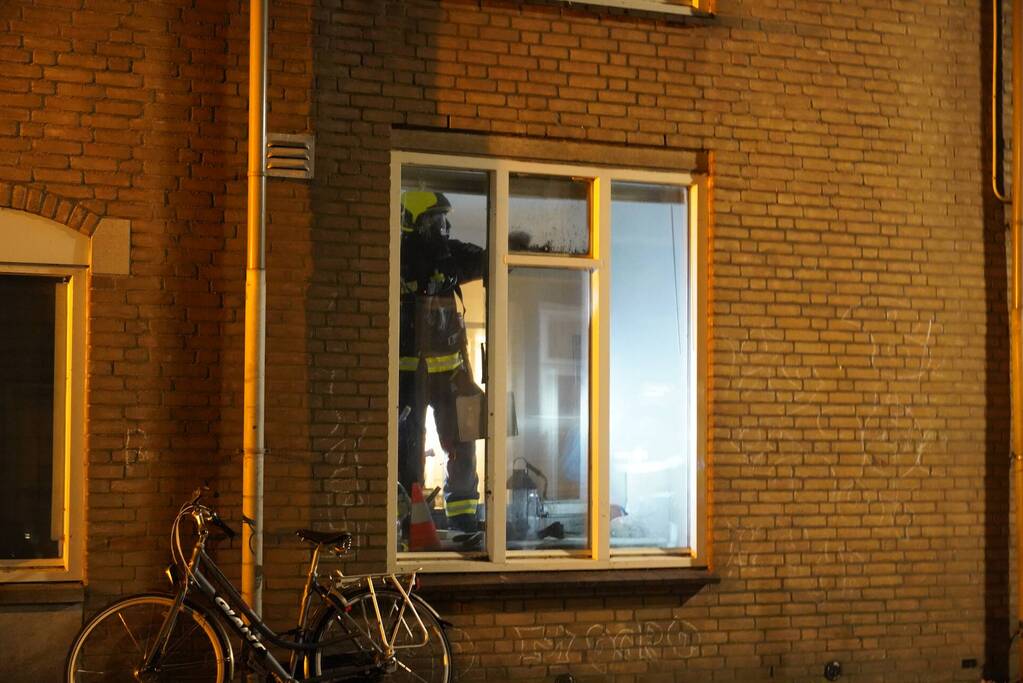 Magnetron door bewoner uit raam gegooid