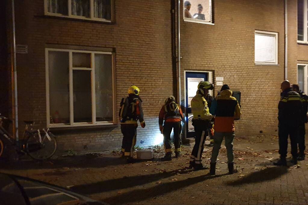 Magnetron door bewoner uit raam gegooid