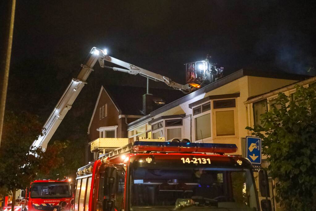 Rook vanaf dak woning blijkt openhaard te zijn