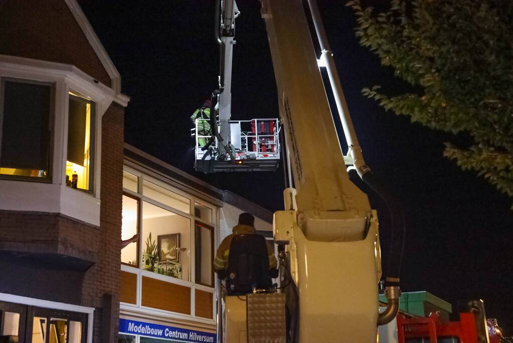 Rook vanaf dak woning blijkt openhaard te zijn