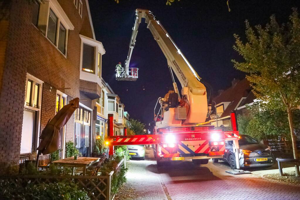 Rook vanaf dak woning blijkt openhaard te zijn