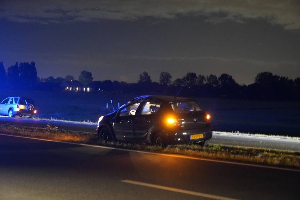 Personenauto slaat over de kop en raakt total-loss