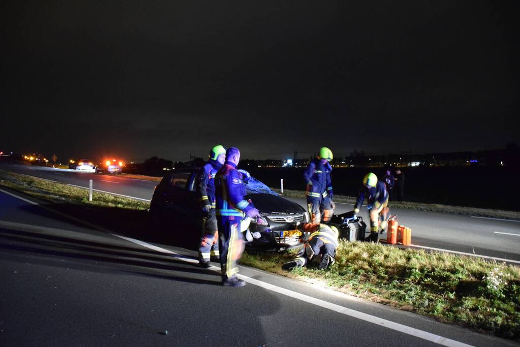 Personenauto slaat over de kop en raakt total-loss