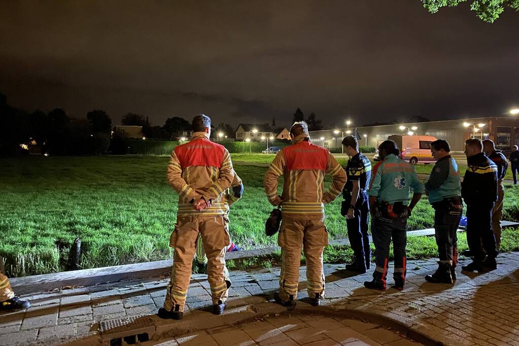 Brandweer verricht zoekactie in sloot