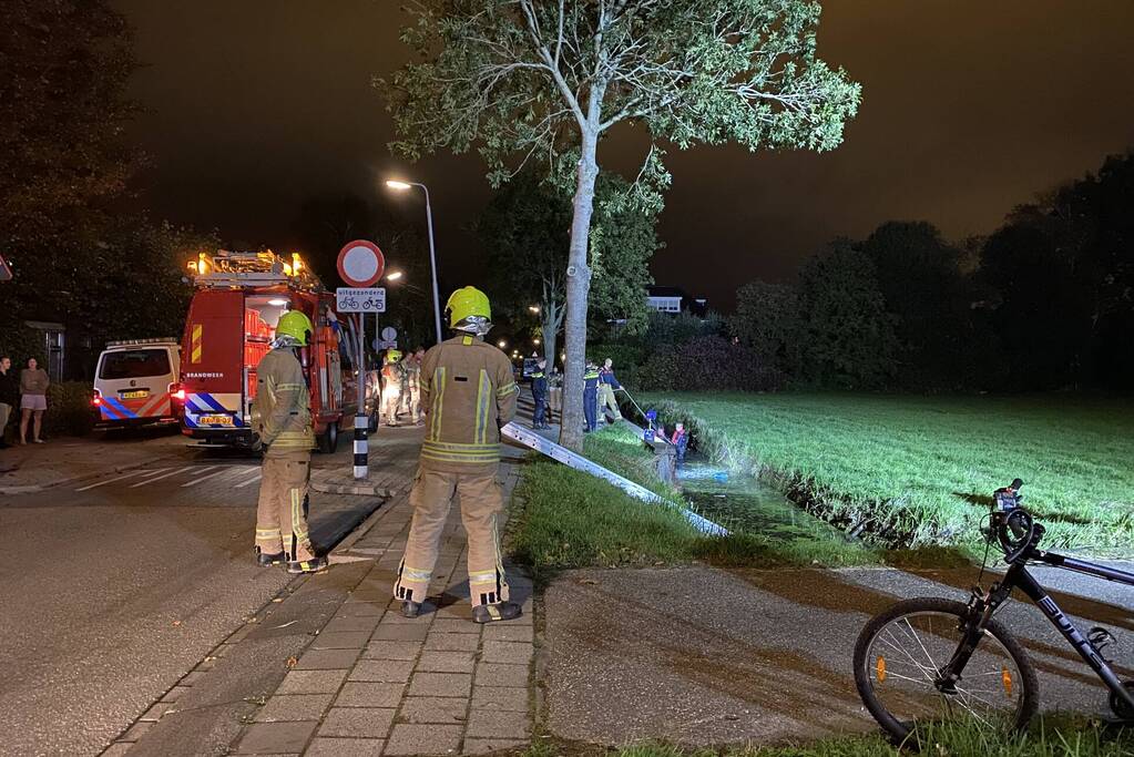 Brandweer verricht zoekactie in sloot