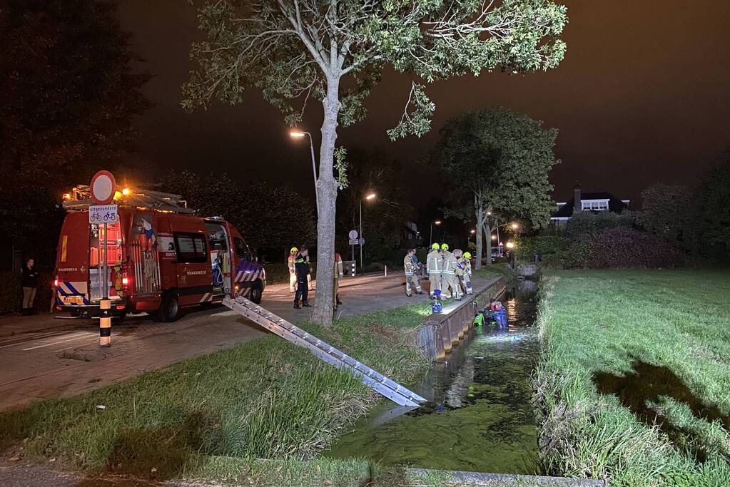 Brandweer verricht zoekactie in sloot