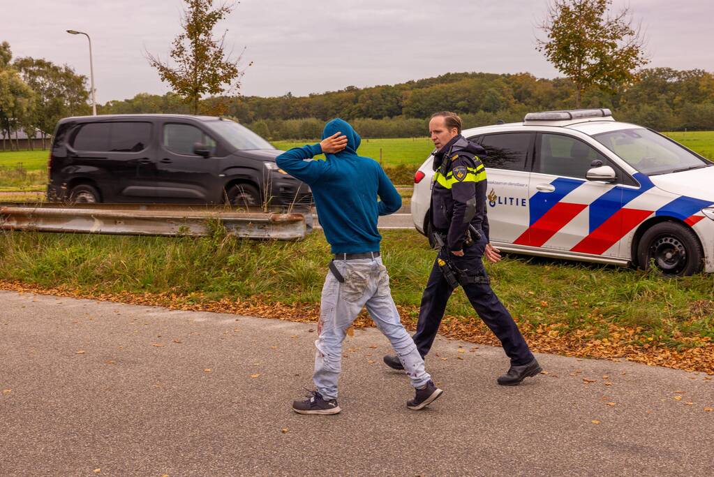 Agressieve pool slaat raam in en raakt gewond