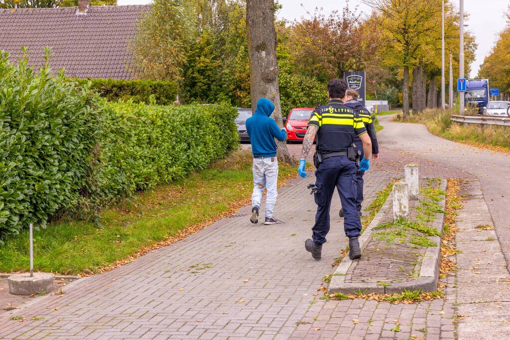 Agressieve pool slaat raam in en raakt gewond