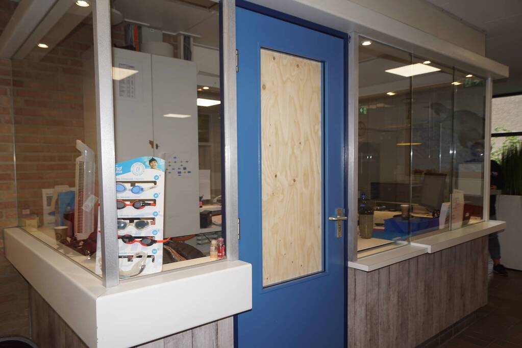 Schade en overlast bij inbraak in zwembad