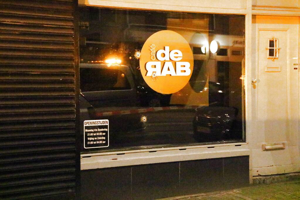 Kogelinslagen bij café De Rab