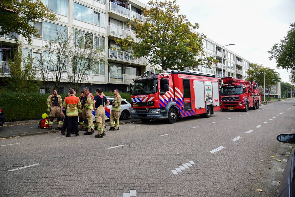 Man met verward gedrag door arrestatieteam uit flatwoning gehaald