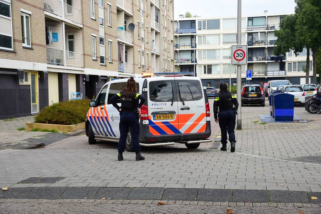 Man met verward gedrag door arrestatieteam uit flatwoning gehaald