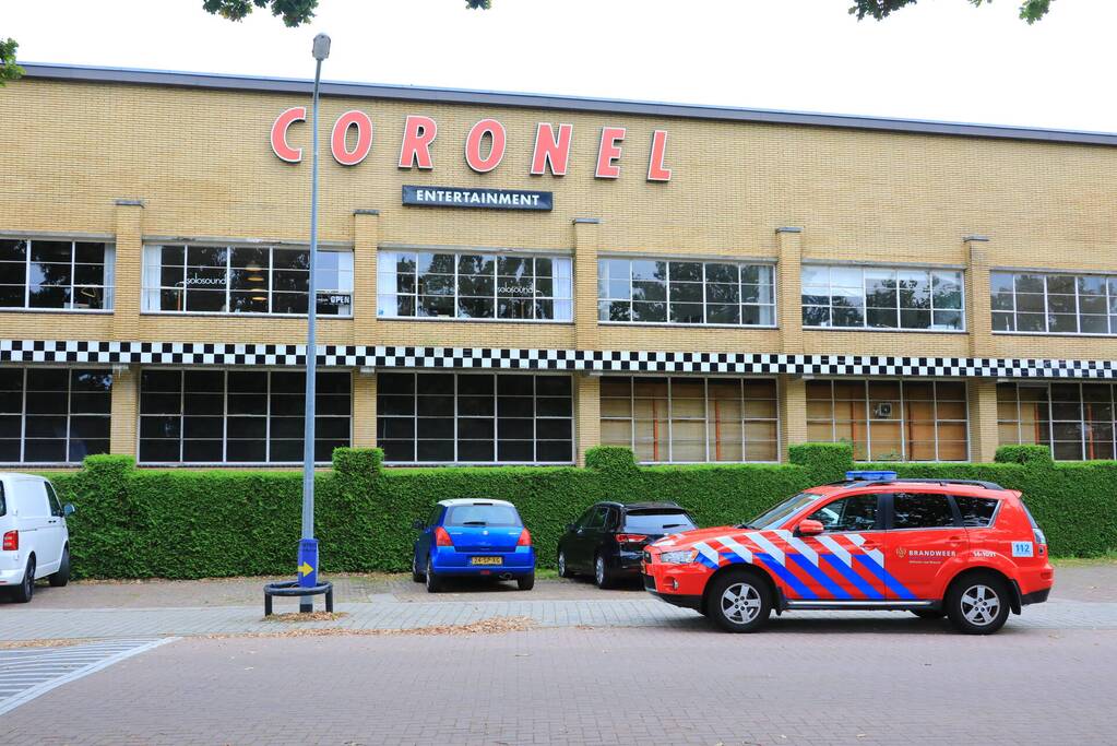 Decoratie-auto Coronel Lasergames rolt naar beneden, drie gewonden