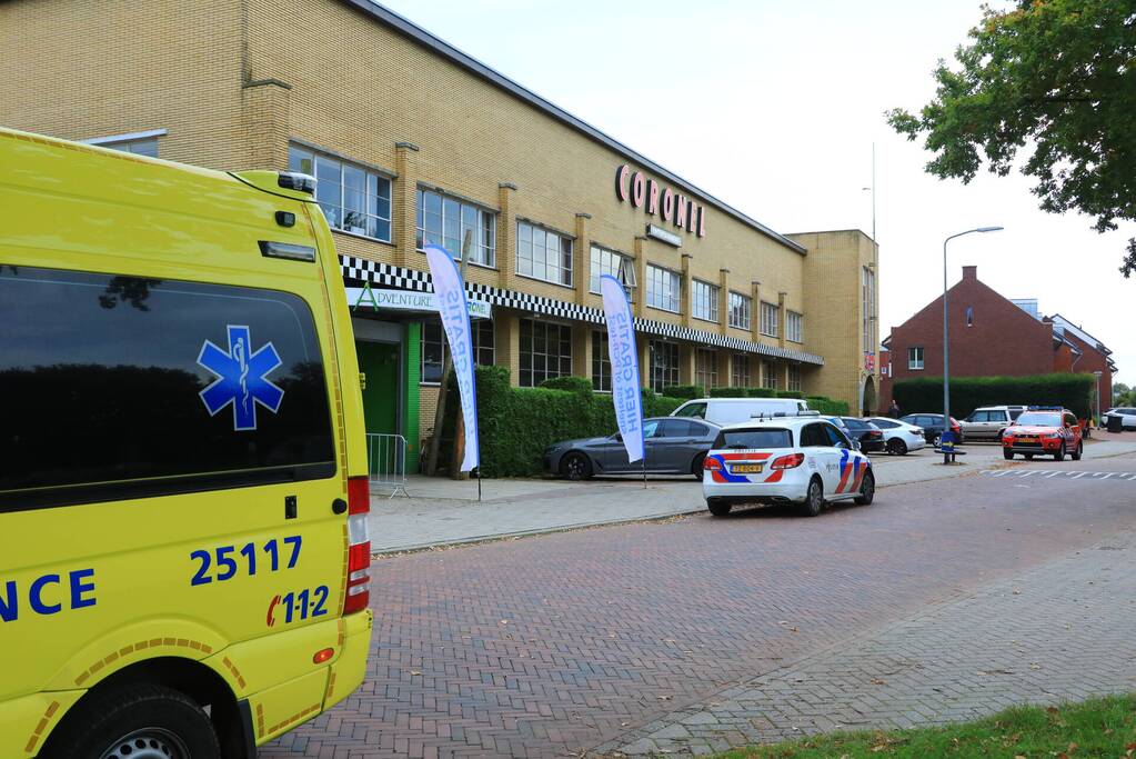 Decoratie-auto Coronel Lasergames rolt naar beneden, drie gewonden