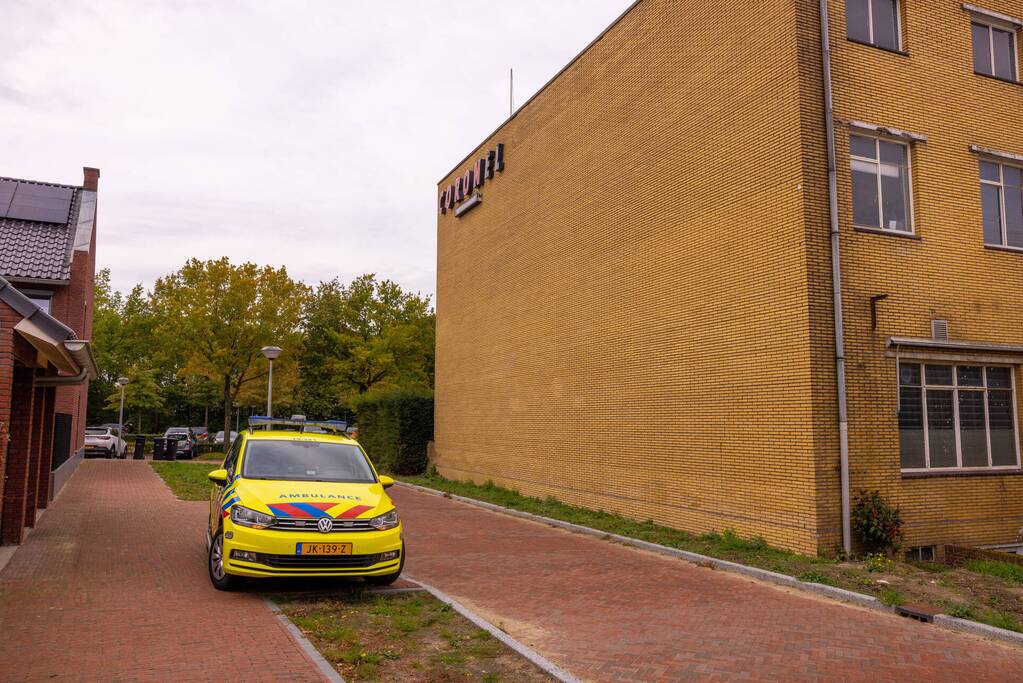 Decoratie-auto Coronel Lasergames rolt naar beneden, drie gewonden