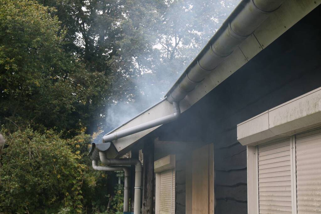 Hevige brand in voormalig clubgebouw van schaatsbaan