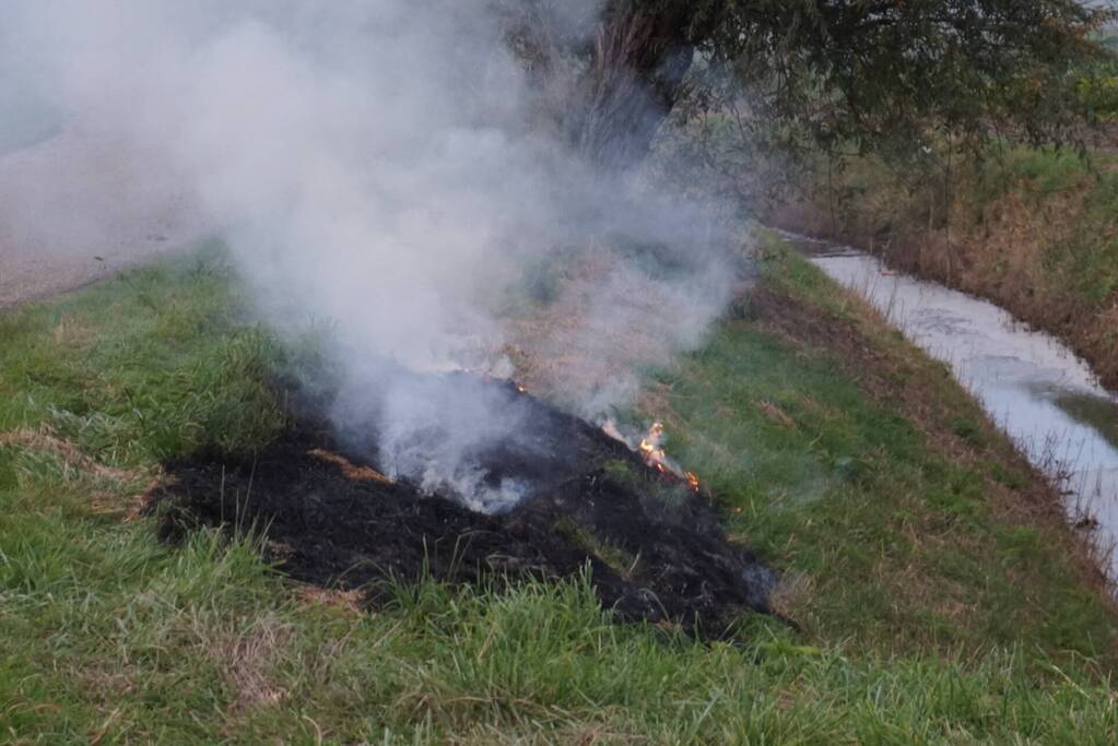 Stuk berm in brand door brandstichting