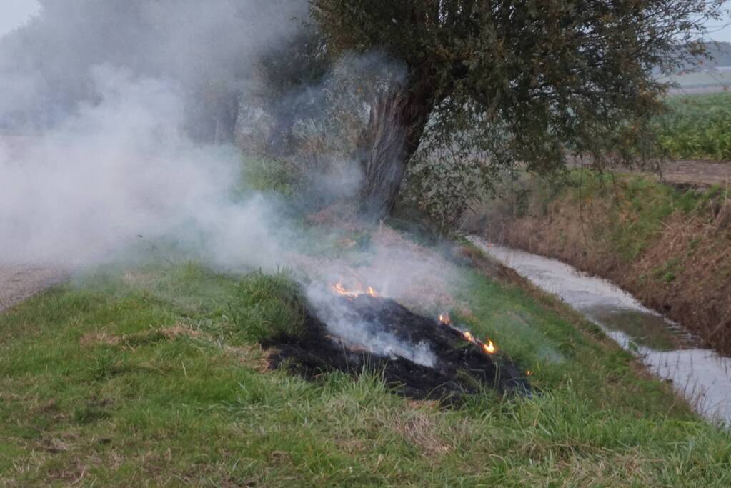 Stuk berm in brand door brandstichting