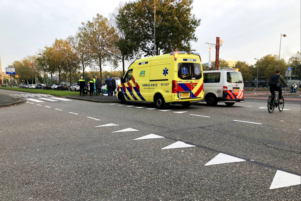 twee opzittenden van brommer gewond na verkeersongeval