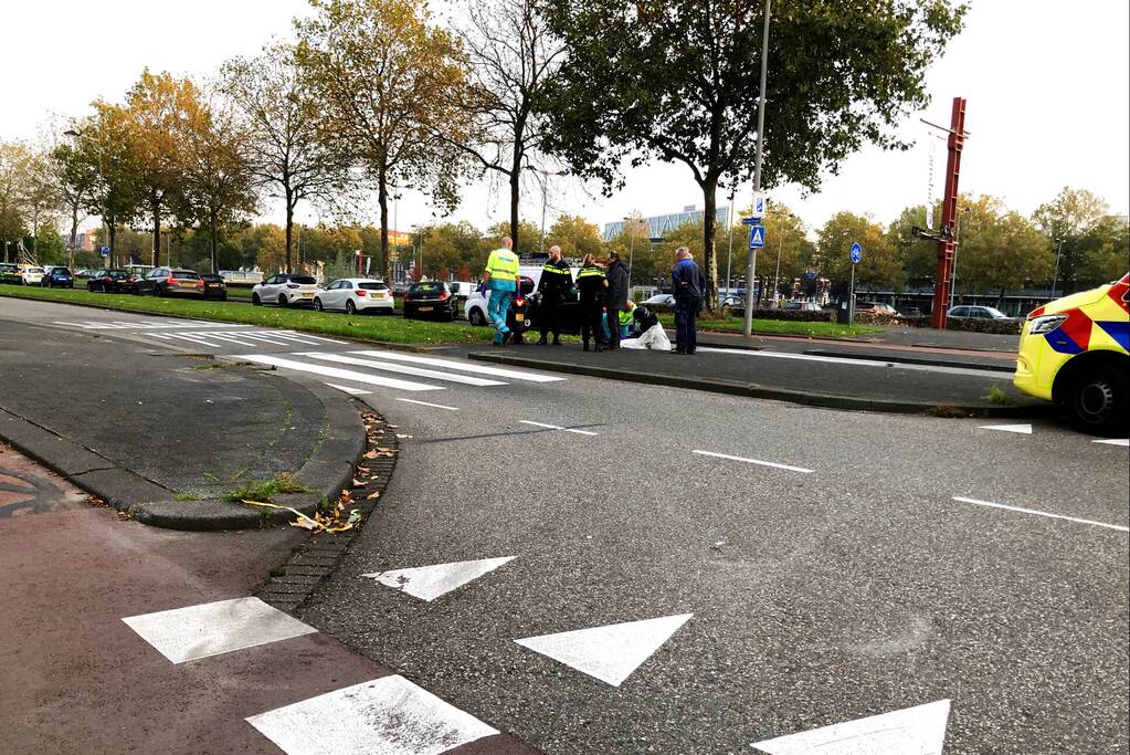 twee opzittenden van brommer gewond na verkeersongeval