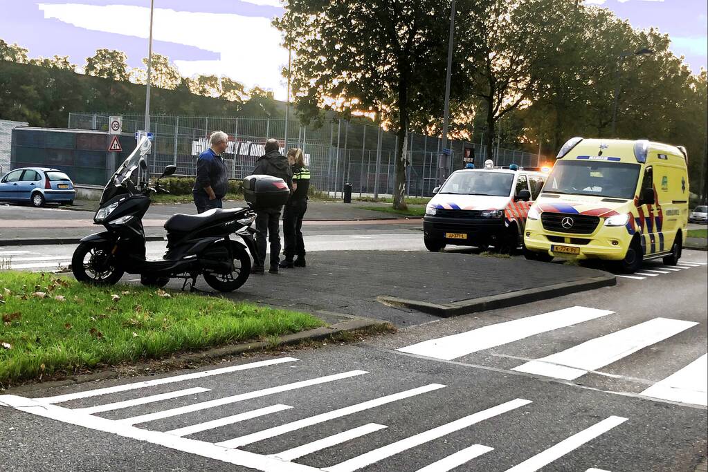 twee opzittenden van brommer gewond na verkeersongeval