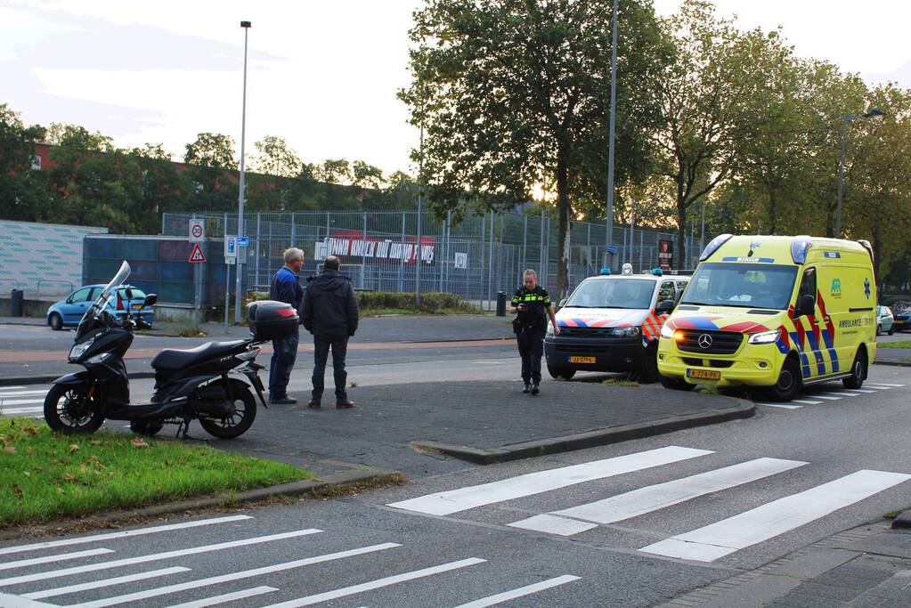 twee opzittenden van brommer gewond na verkeersongeval