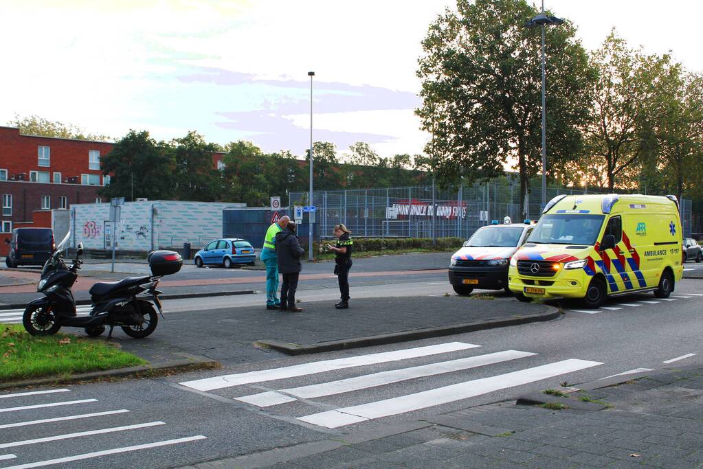 twee opzittenden van brommer gewond na verkeersongeval