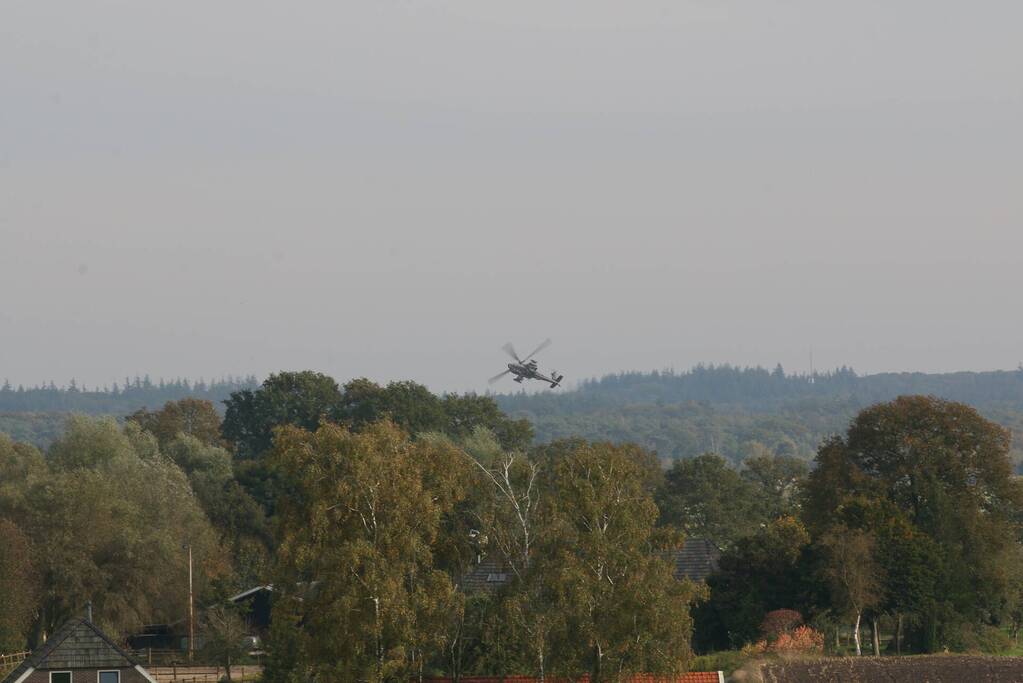 Defensie traint met gevechtshelikopters